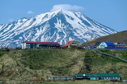 Турист сорвался со скалы на Курильских островах, получил травму головы и не выжил