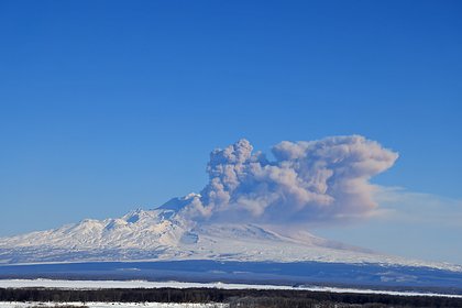 В российском регионе вулкан выбросил 10-километровый столб пепла