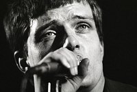 «Я стыжусь того, кем стал» 70 лет назад родился лидер Joy Division Иэн Кертис. Как он навсегда изменил рок-музыку?