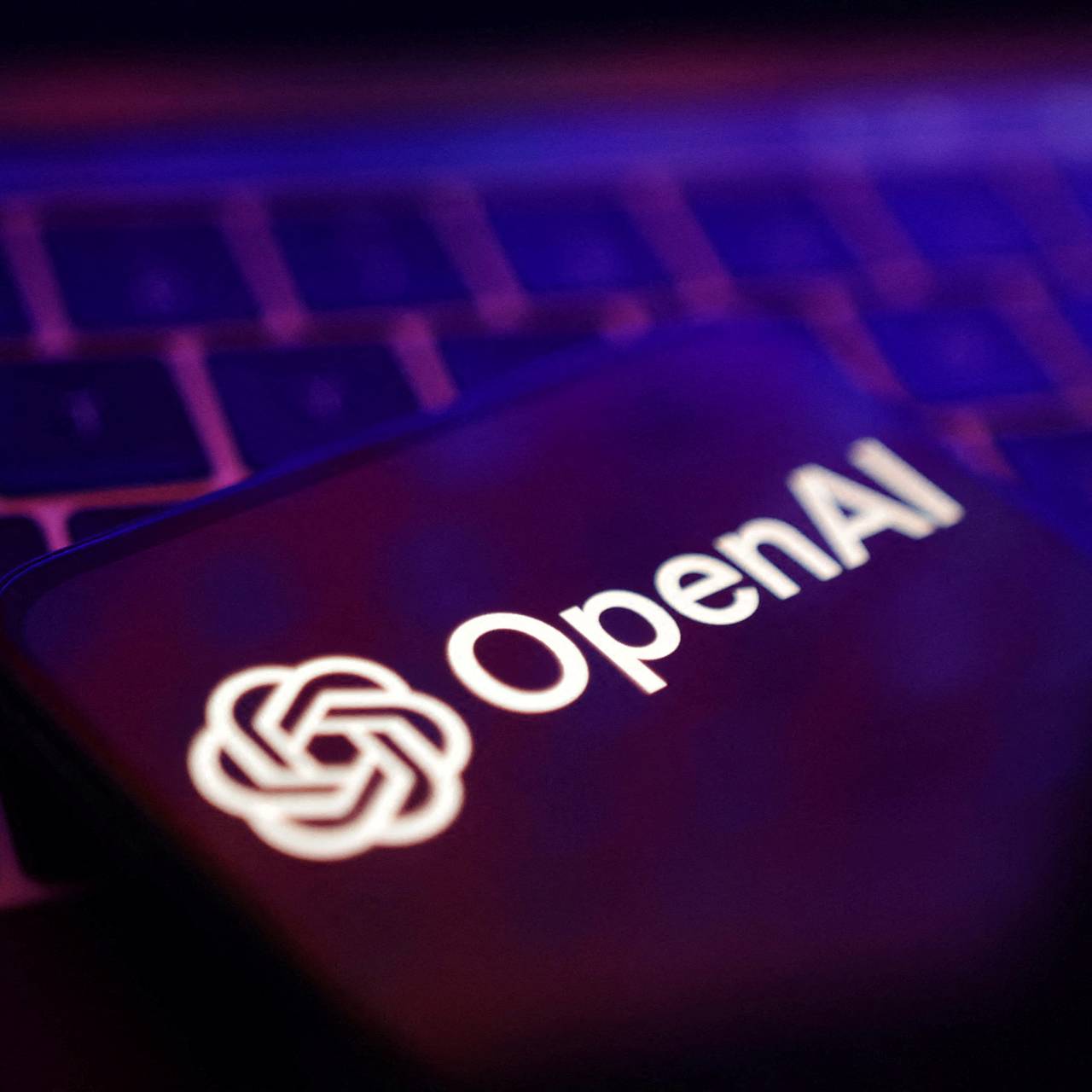 OpenAI переманила сотни сотрудников Apple