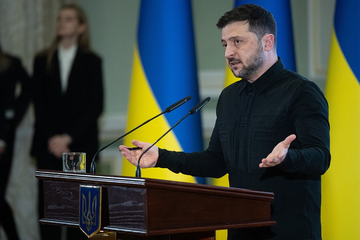 Президент Украины Владимир Зеленский выступает с речью в Дипломатической академии, Киев, 22 декабря 2025 года