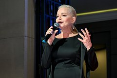 Лариса Долина