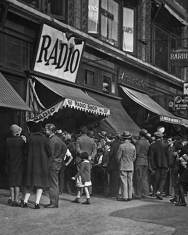 A crowd outside a radio shop, USA, circa 1925. 
