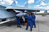 «Заряжены и продолжаем». ВС России атаковали военные предприятия и склады в Киеве, горит порт в Одессе