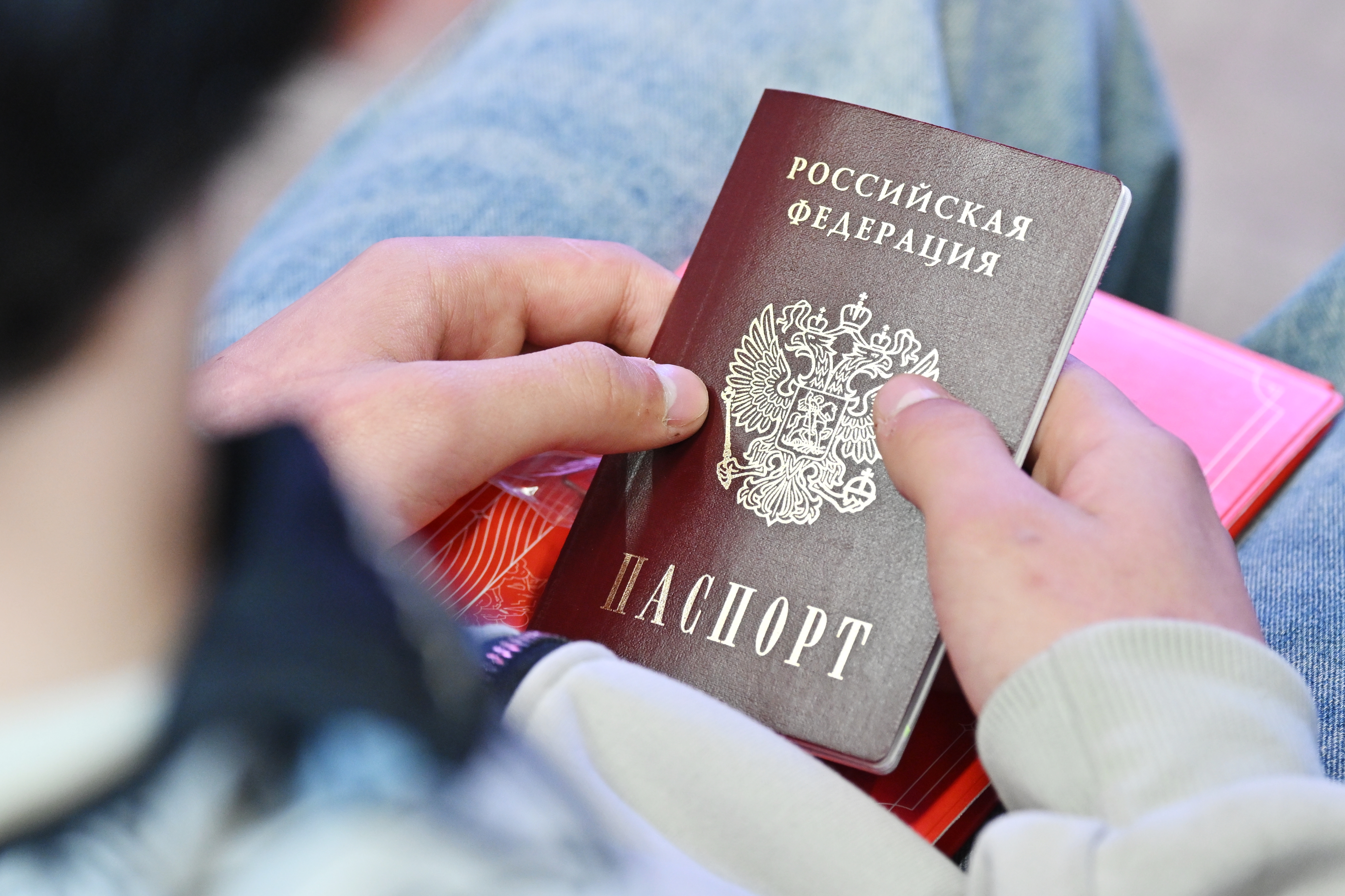 Госдума&nbsp; рассмотрит законопроект об отказе в российском паспорте мигрантам с судимостью