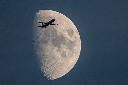Сжатие Луны объяснили