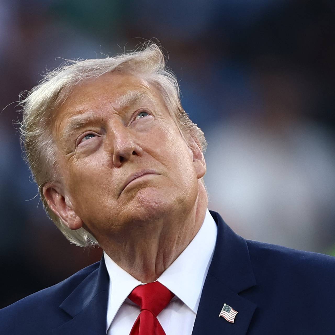 Трамп ввел пошлины против соседа