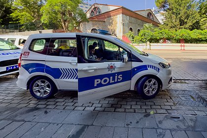 Мужчина пырнул ножом двух туристов около достопримечательности в стране Европы