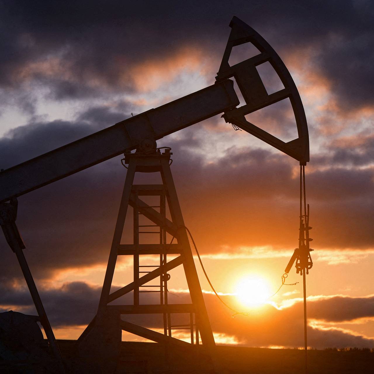 Евросоюз заморозил потолок цен на российскую нефть