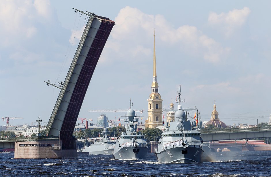 https://icdn.lenta.ru/images/2026/07/23/14/20260723143508234/preview_c76b1b1ee2d8524b57ae09bc42f9b186.jpg