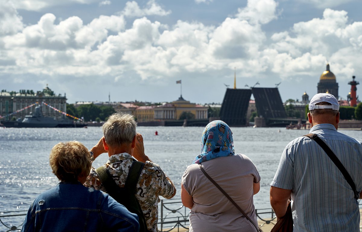 Дворцовый мост в честь Дня ВМФ разведут под музыку