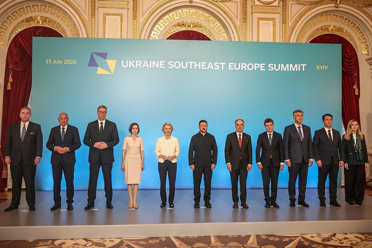 Президент Украины Владимир Зеленский, глава Еврокомиссии Урсула фон дер Ляйен, президент Молдавии Майя Санду и другие участники встречи, 15 июля 2026 года