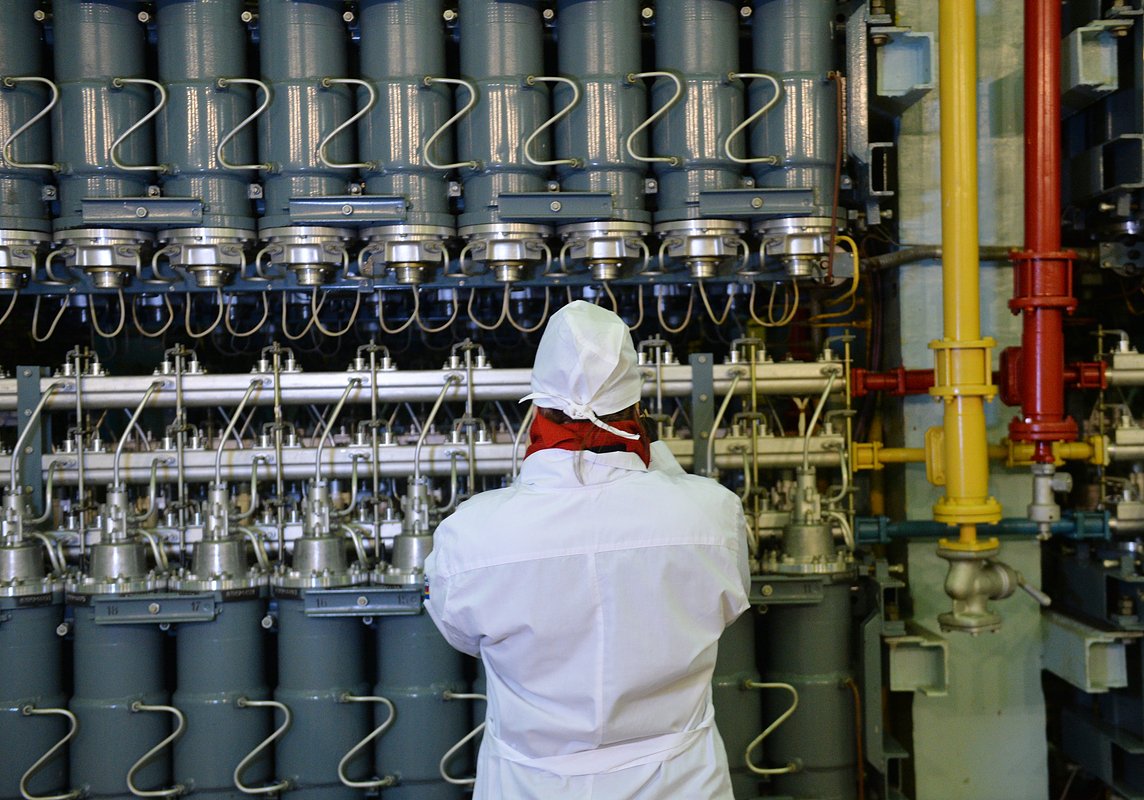 Газовые центрифуги для разделения изотопов урана в цехе разделительного производства «Уральского электрохимического комбината», Новоуральск, Свердловская область, Россия, 16 декабря 2019 года