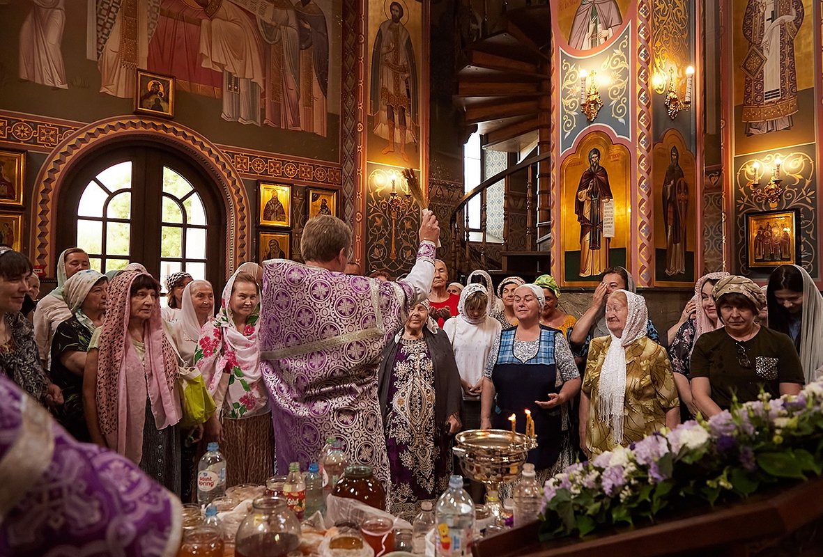 Праздничная служба в Медовый Спас