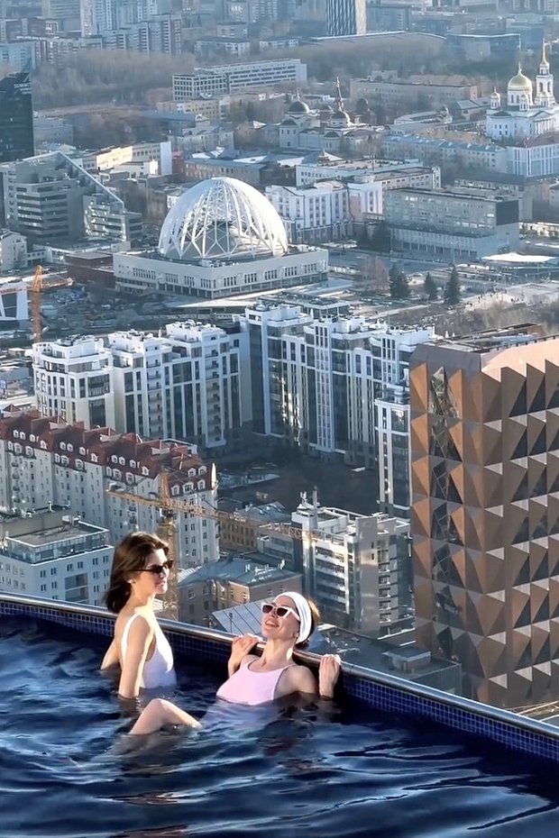 Бассейн на крыше небоскреба в Екатеринбурге