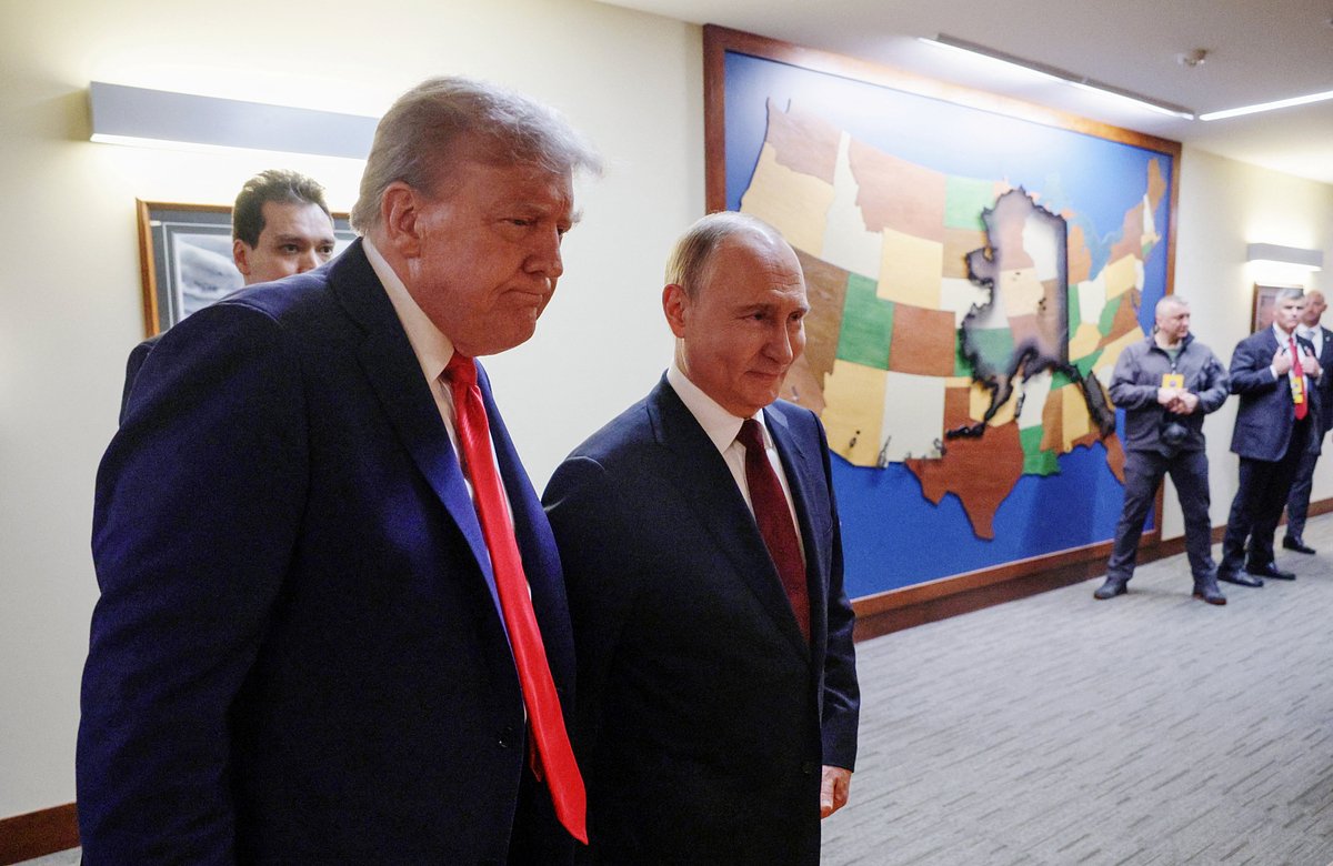 Лидер США Дональд Трамп и президент России Владимир Путин на объединенной базе Элмендорф-Ричардсон в Анкоридже, штат Аляска, 15 августа 2025 года.