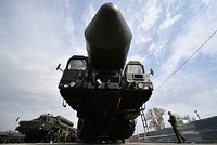 Российская армия обрушила на военную инфраструктуру Украины мощнейший комбинированный удар. В стране горят заводы и склады оружия 