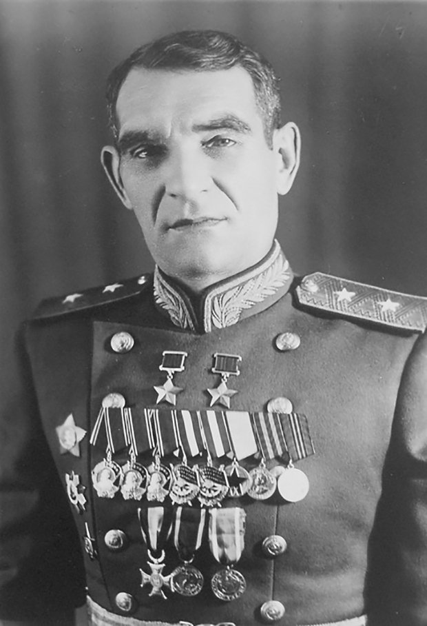 Василий Глазунов — первый командующий советскими ВДВ. Командовал войсками в период сентября 1941 года по июнь 1943-го