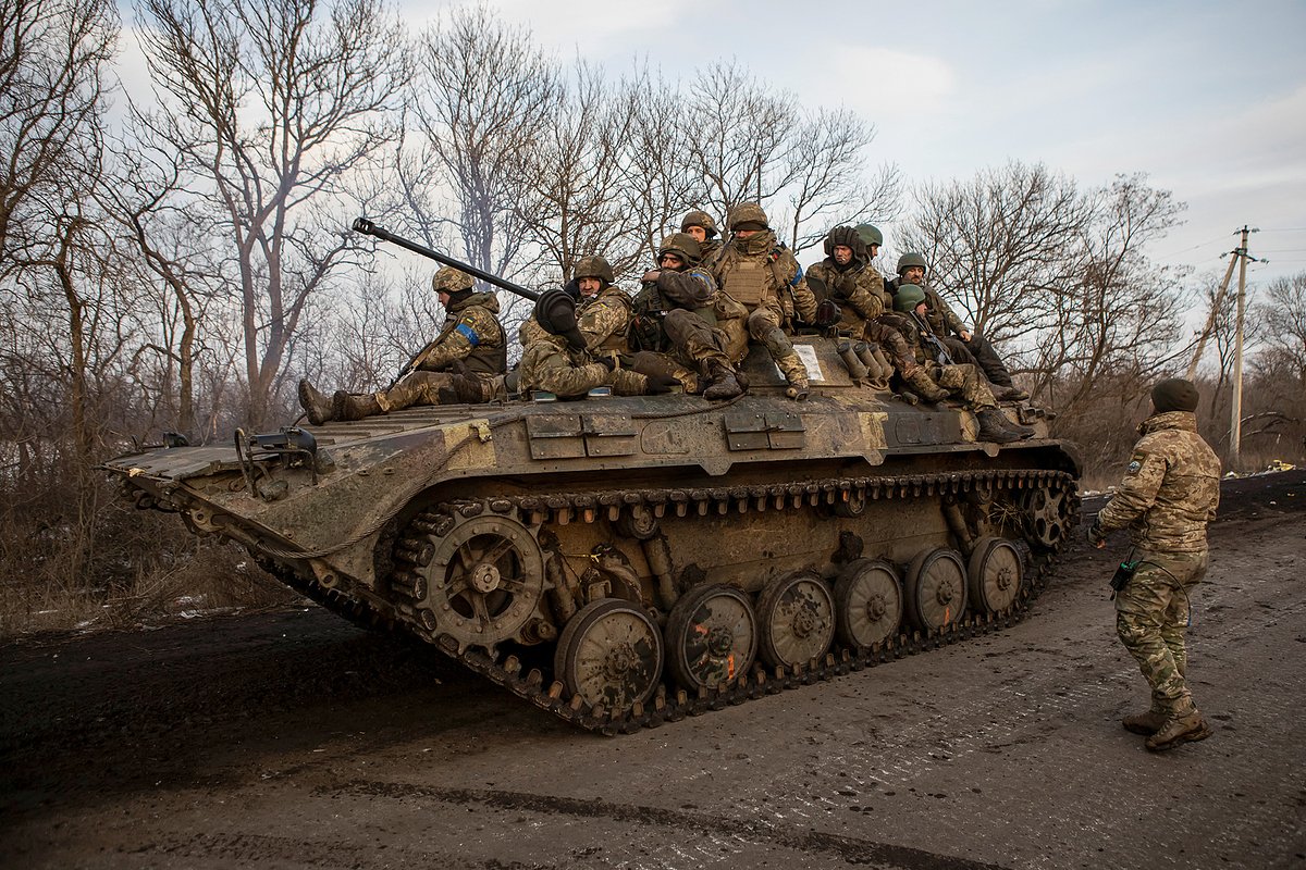 Украинские военнослужащие на БМП-2 в окрестностях Артемовска (Бахмута), Донецкая Народная Республика (ДНР), Россия, 11 февраля 2023 года