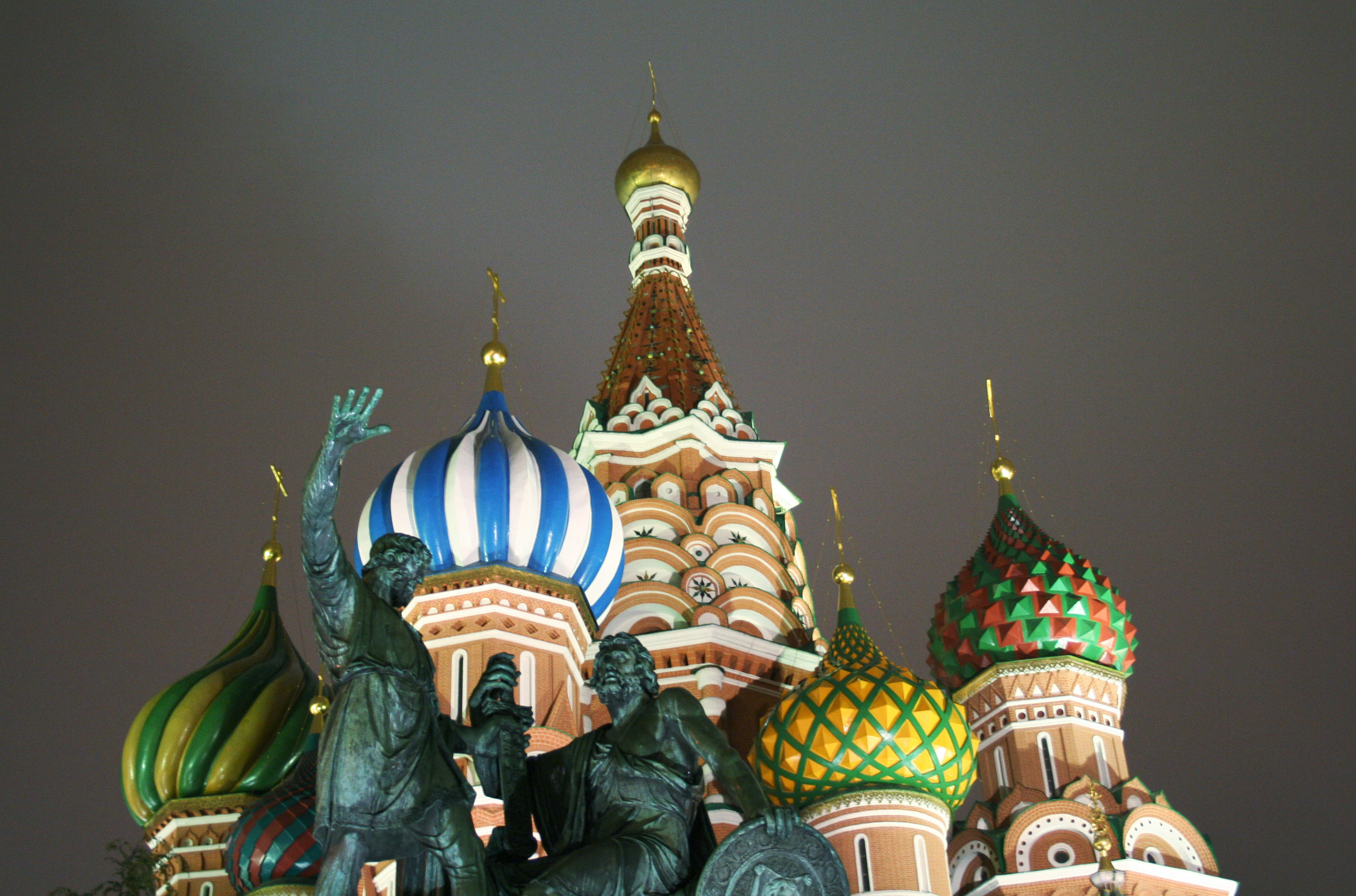 Fire breaks out at St. Basil’s Cathedral in Moscow