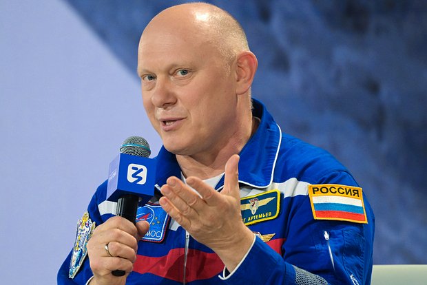 Олег Артемьев