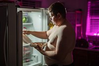«Холодильник подмигивает: "Пожри, пожри, пожри"» Россияне массово худеют на «Оземпике» и его аналогах. Безопасны ли уколы худобы?