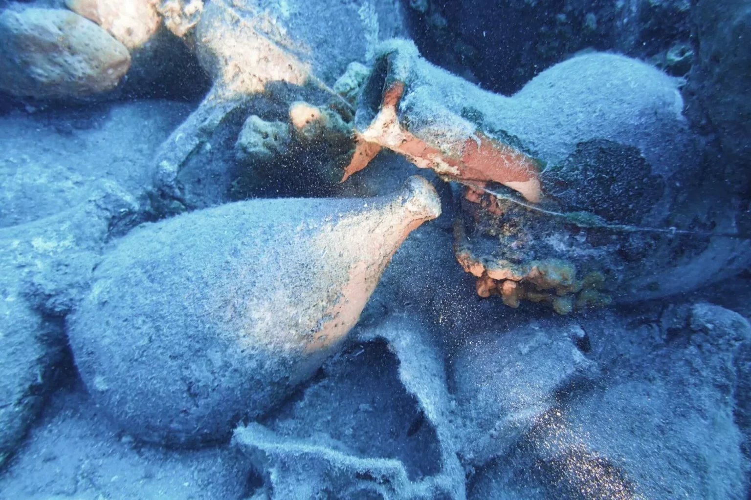 Divers Find Ancient Shipwreck With 600 Amphorae