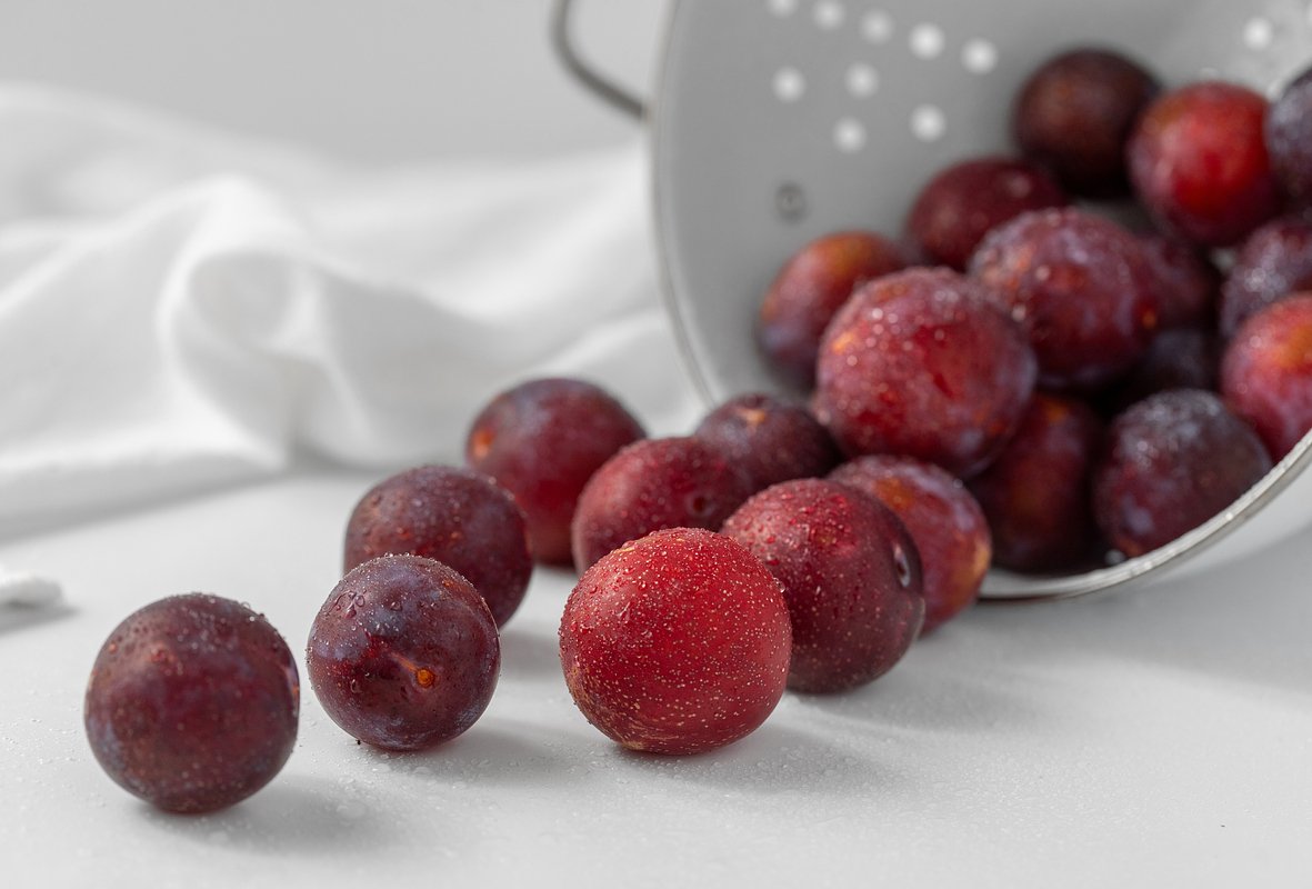 Commercial orchards grow 300 varieties of plums. Photo: DiAnna Paulk / Shutterstock / Fotodom