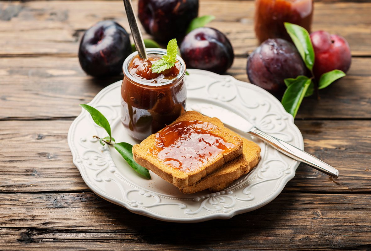 Plum jam recipe. Photo: Ludmila Talmazan / Shutterstock / Fotodom