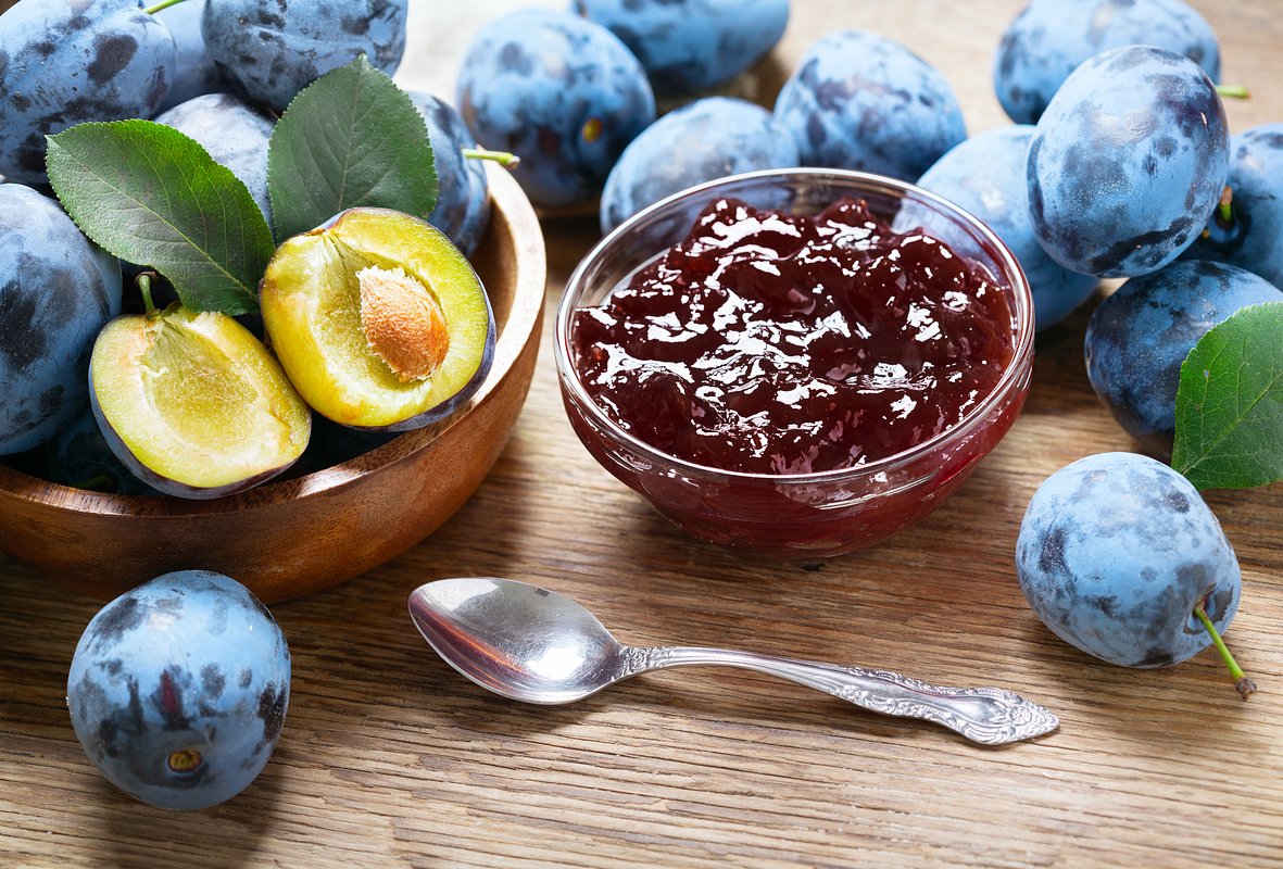 Plum jam recipe with a small amount of sugar. Photo: Nitr / Shutterstock / Fotodom