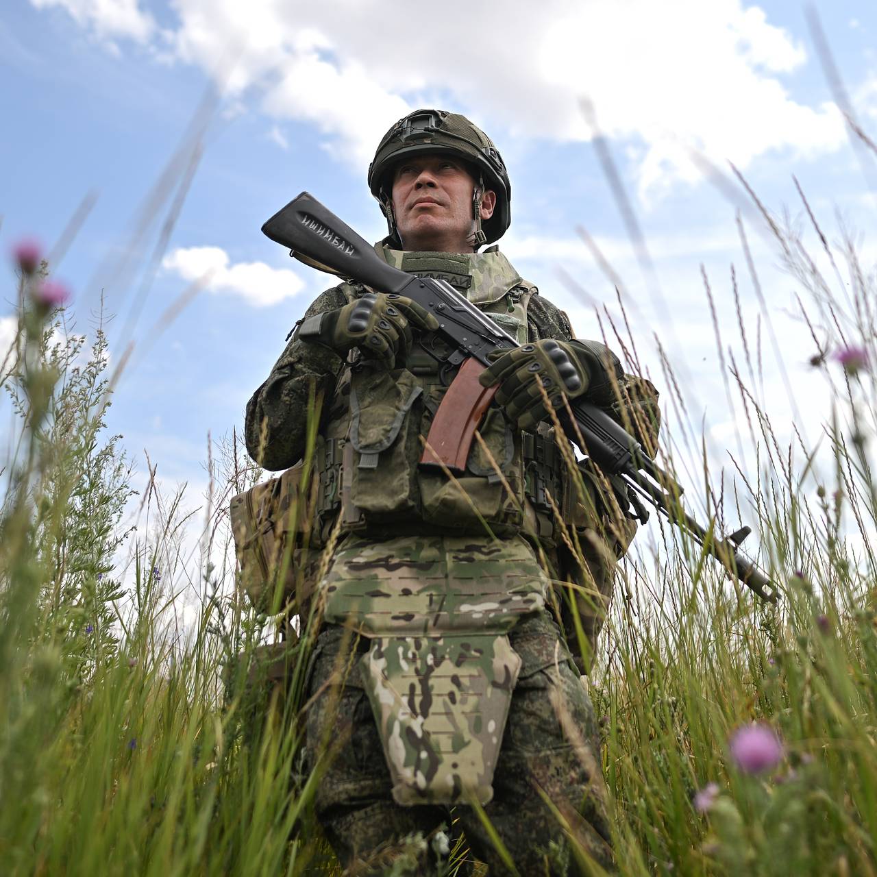 https://icdn.lenta.ru/images/2026/08/05/16/20260805162002461/square_1280_28501b3221f697563ebaa29c598d4941.jpg