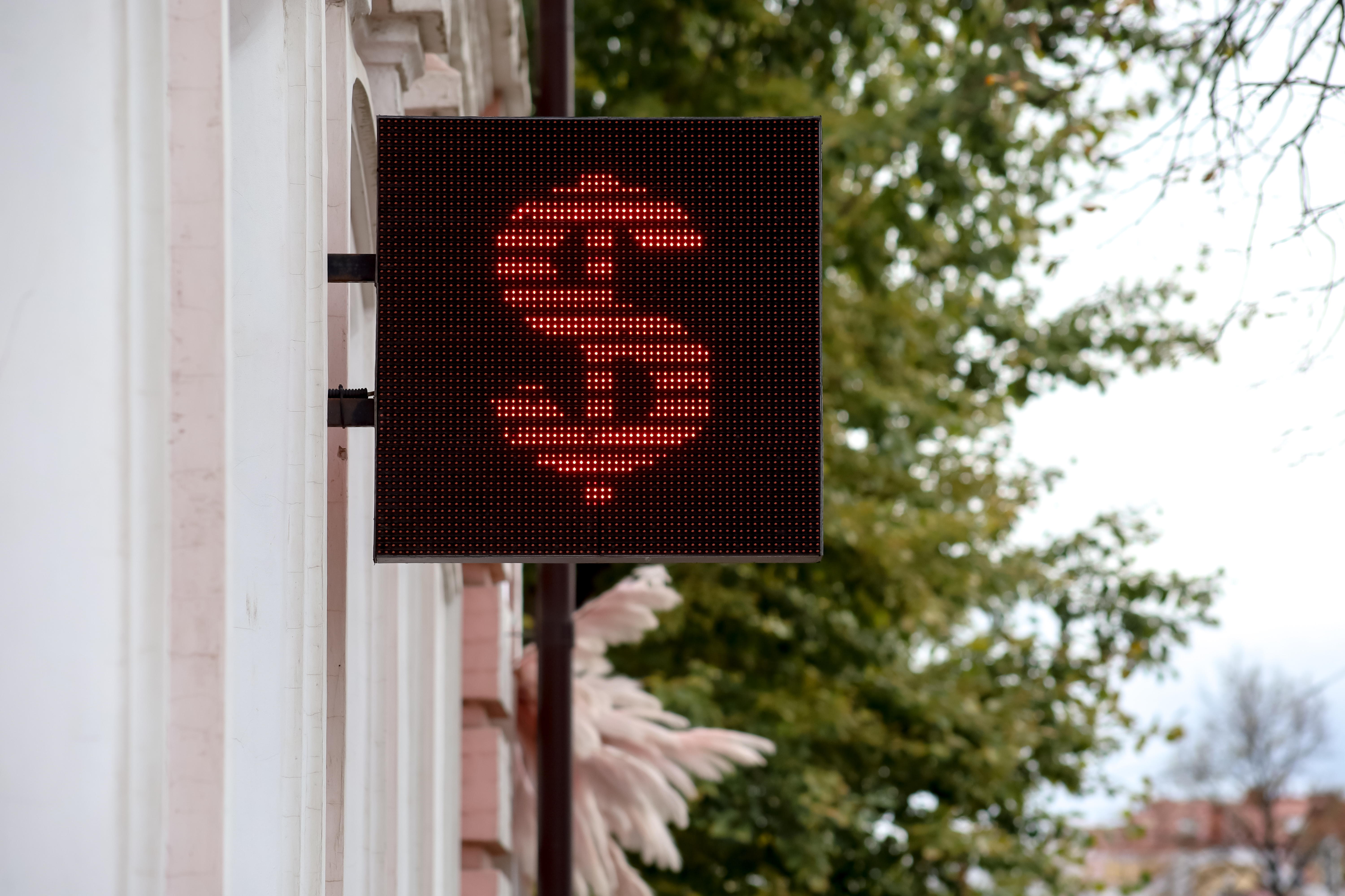 Russia's Central Bank Cuts Official Dollar Exchange Rate