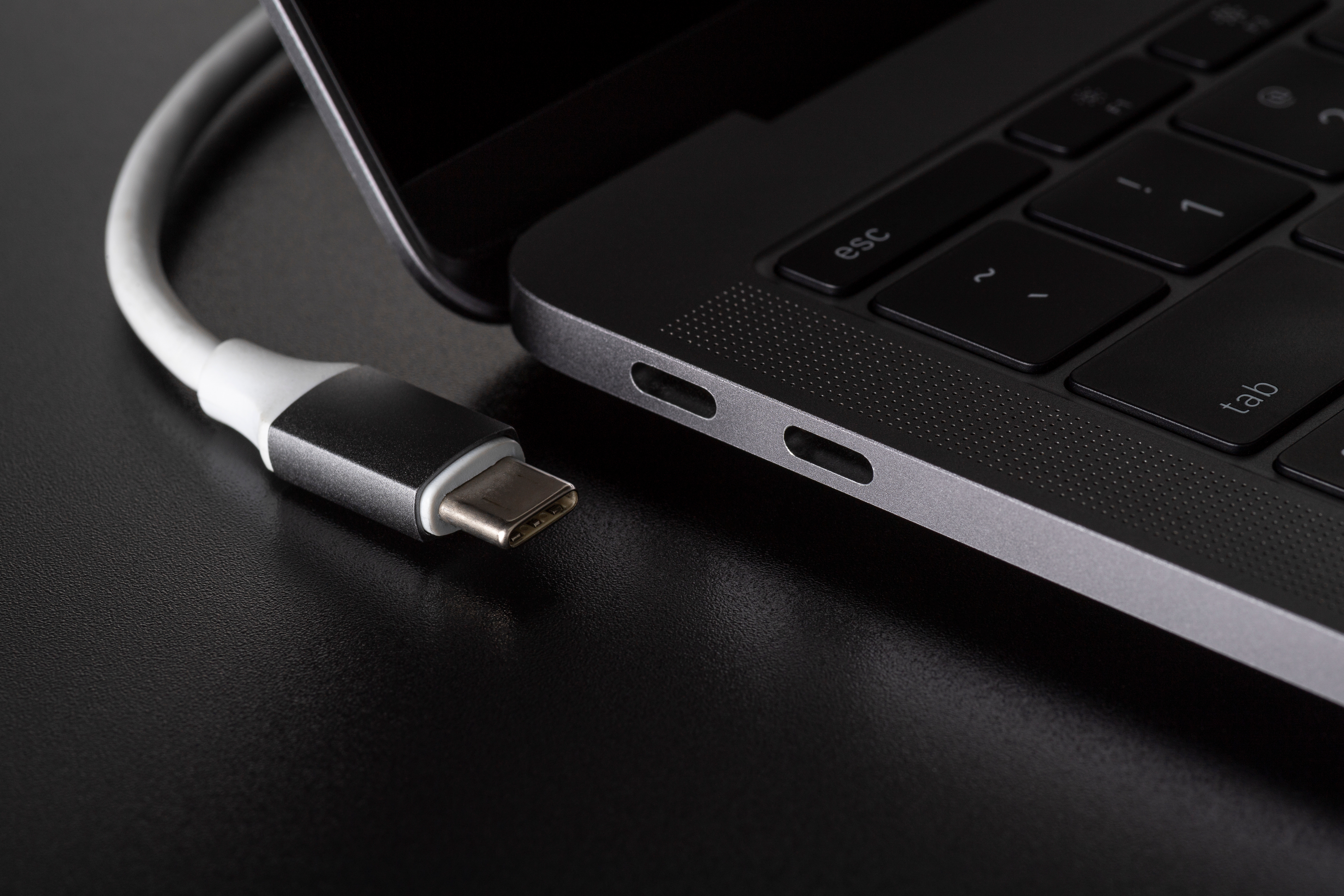 How-To Geek warns against connecting risky USB devices