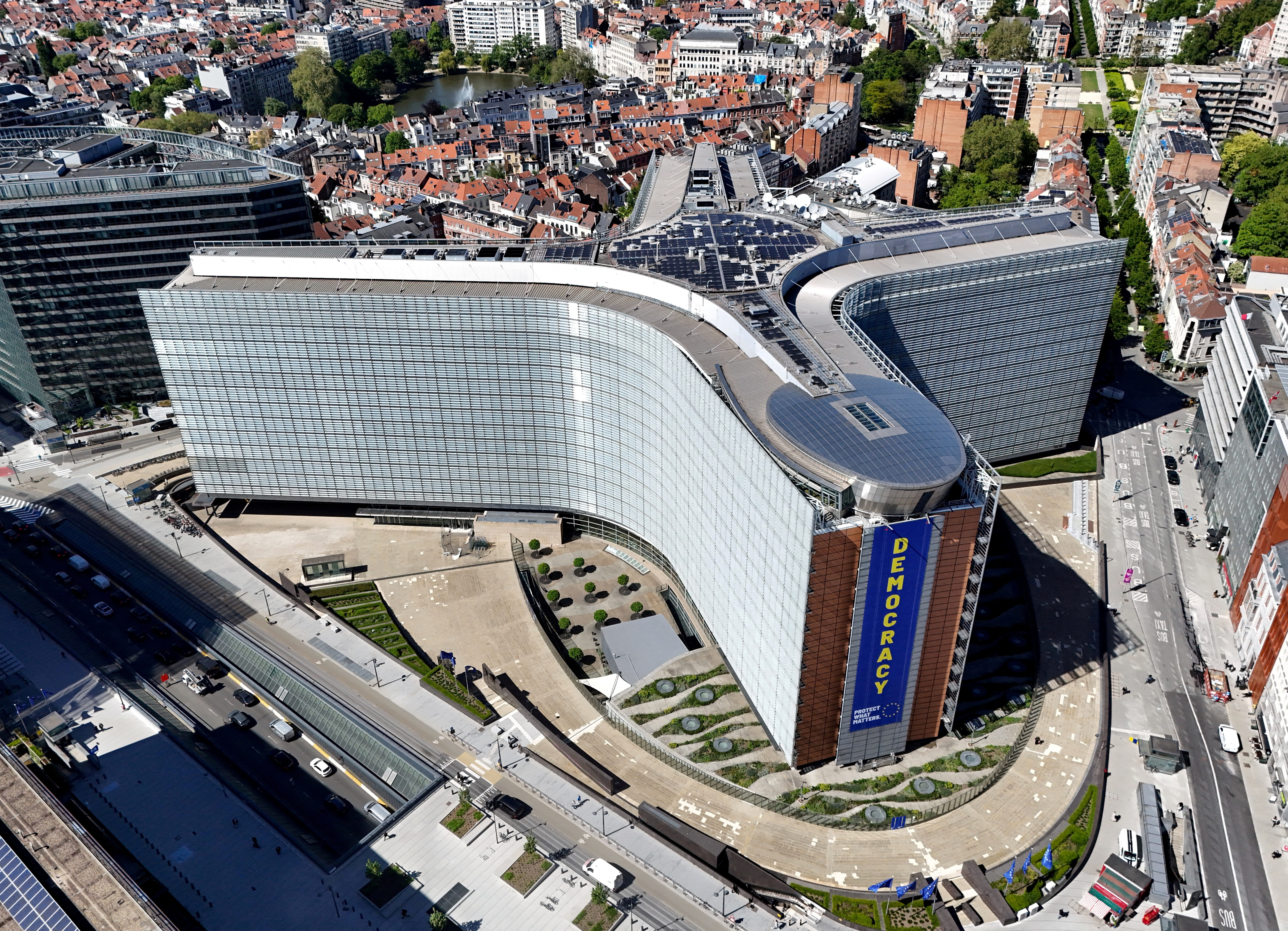 EU sanctions two Russian defense executives over Ukraine