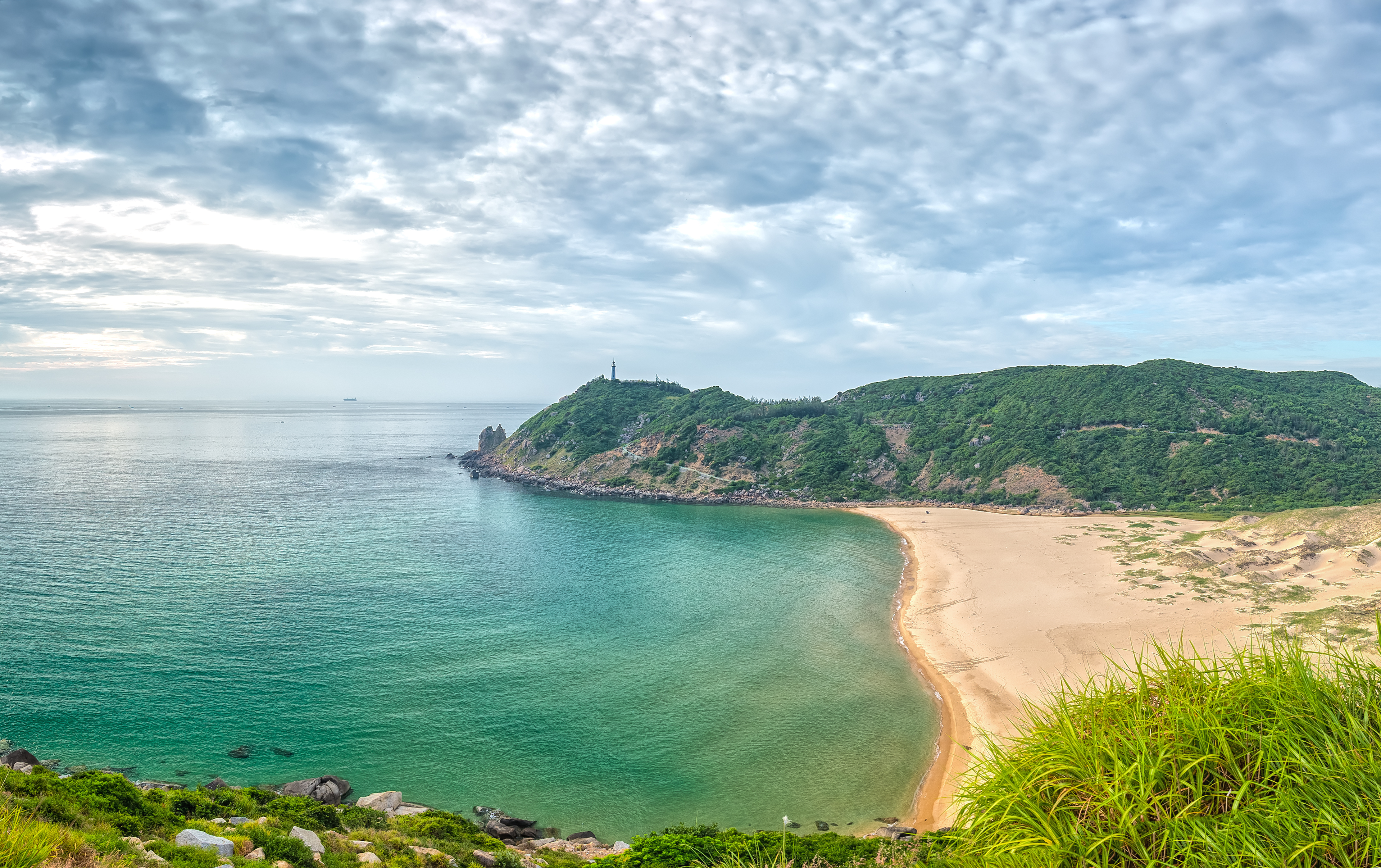 Two Russian Tourists Swept to Sea in Vietnam Storm