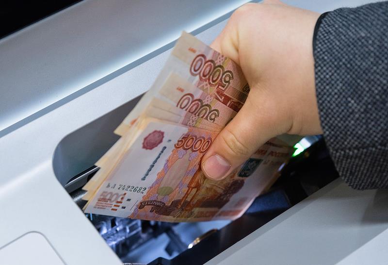 Russian Savers Urged to Use Caution With High Deposit Rates
