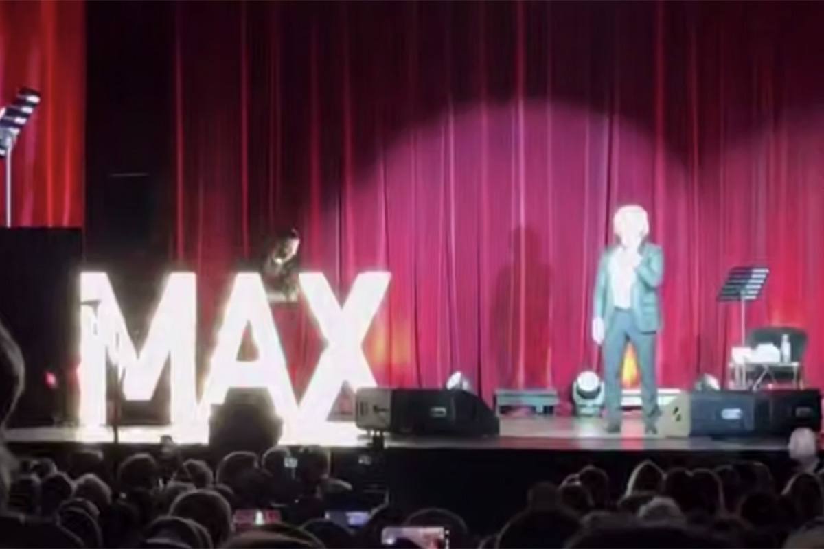 Maxim Galkin Performs Circus Song on MAX Stage in Jurmala