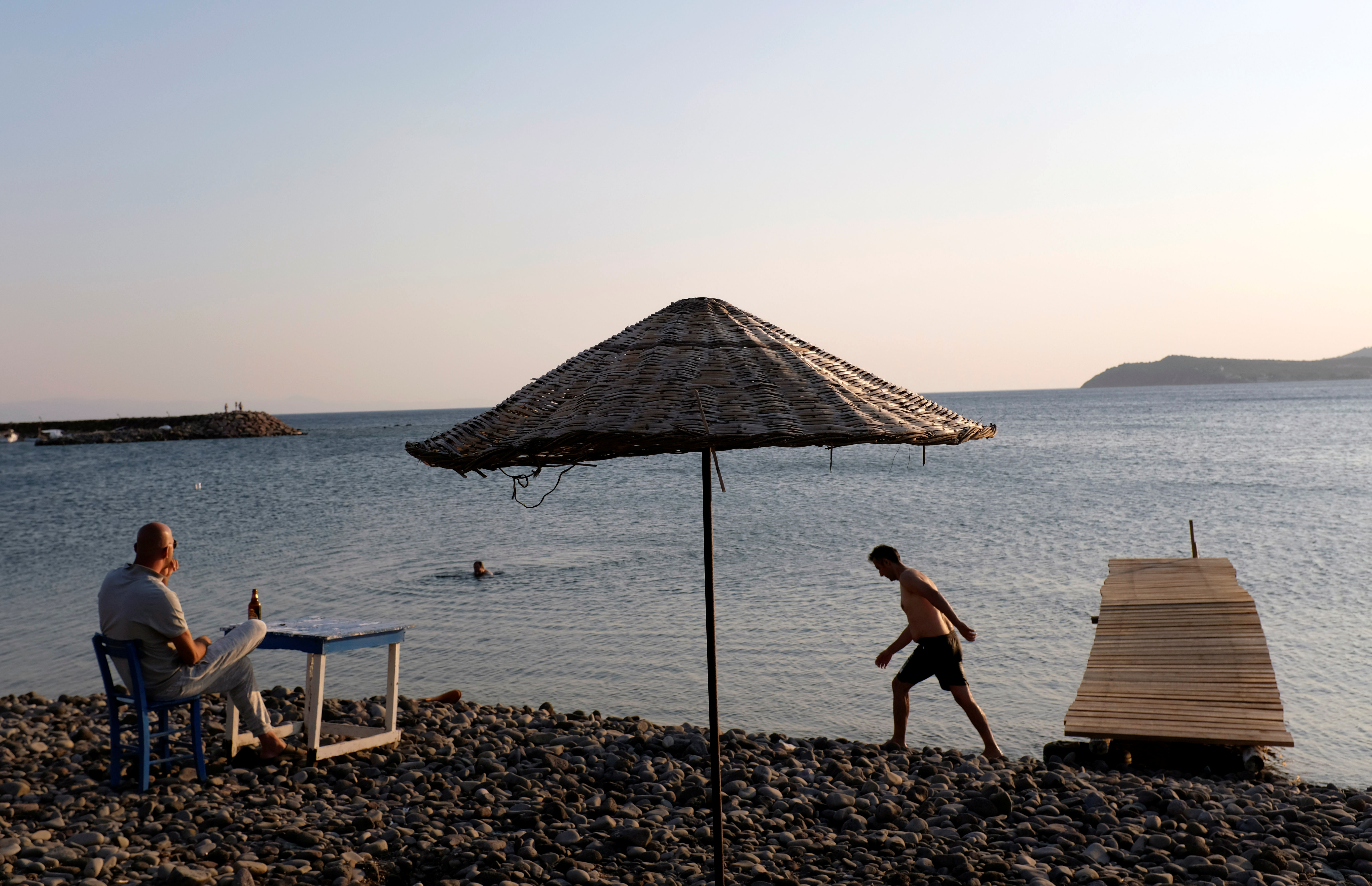 Çanakkale beachgoers spot unexploded artillery shell