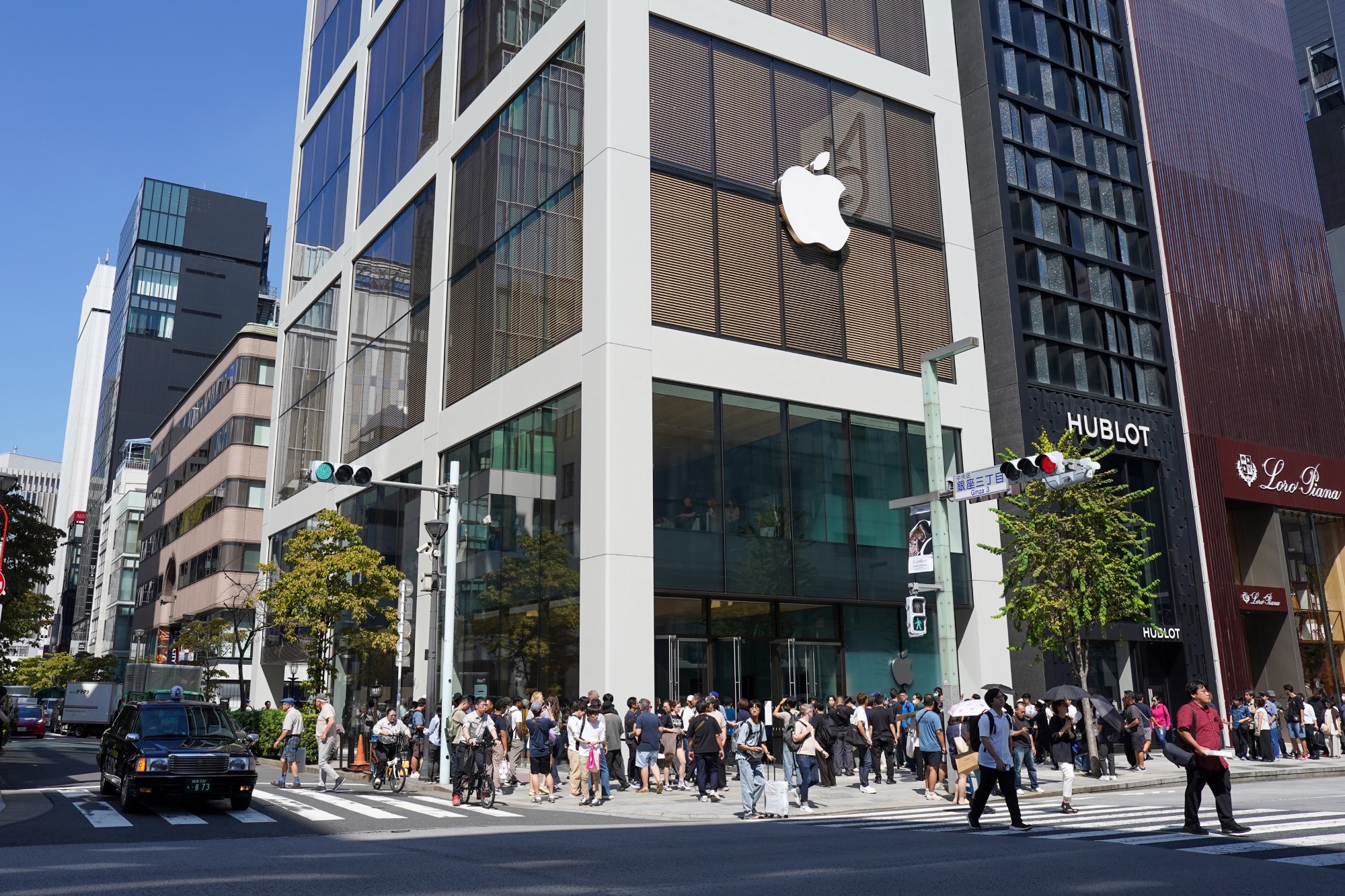 Apple Tests Chinese CXMT Chips Despite Pentagon List