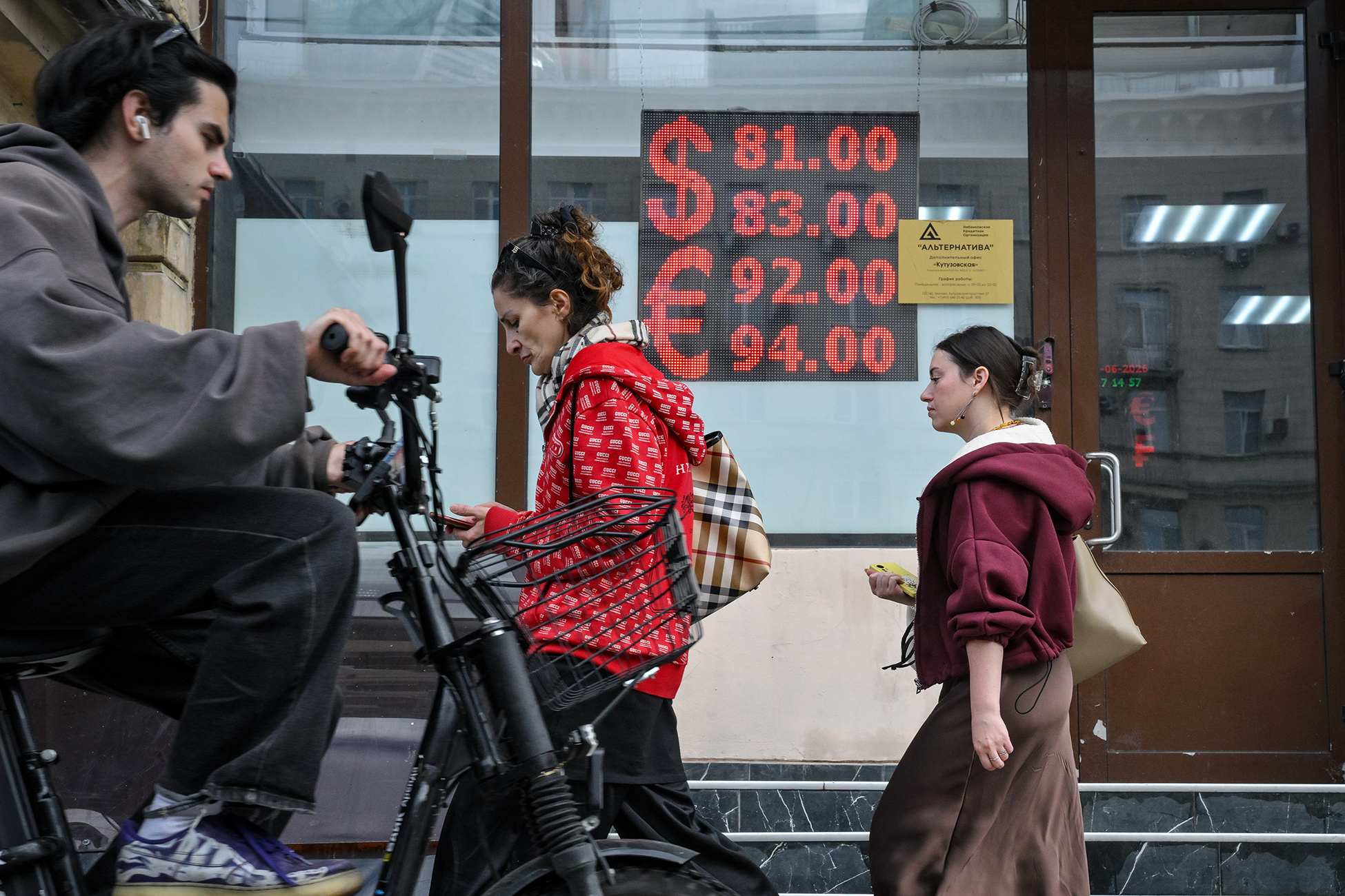 Economist Astafyev: Ruble to Weaken to 88 Per Dollar