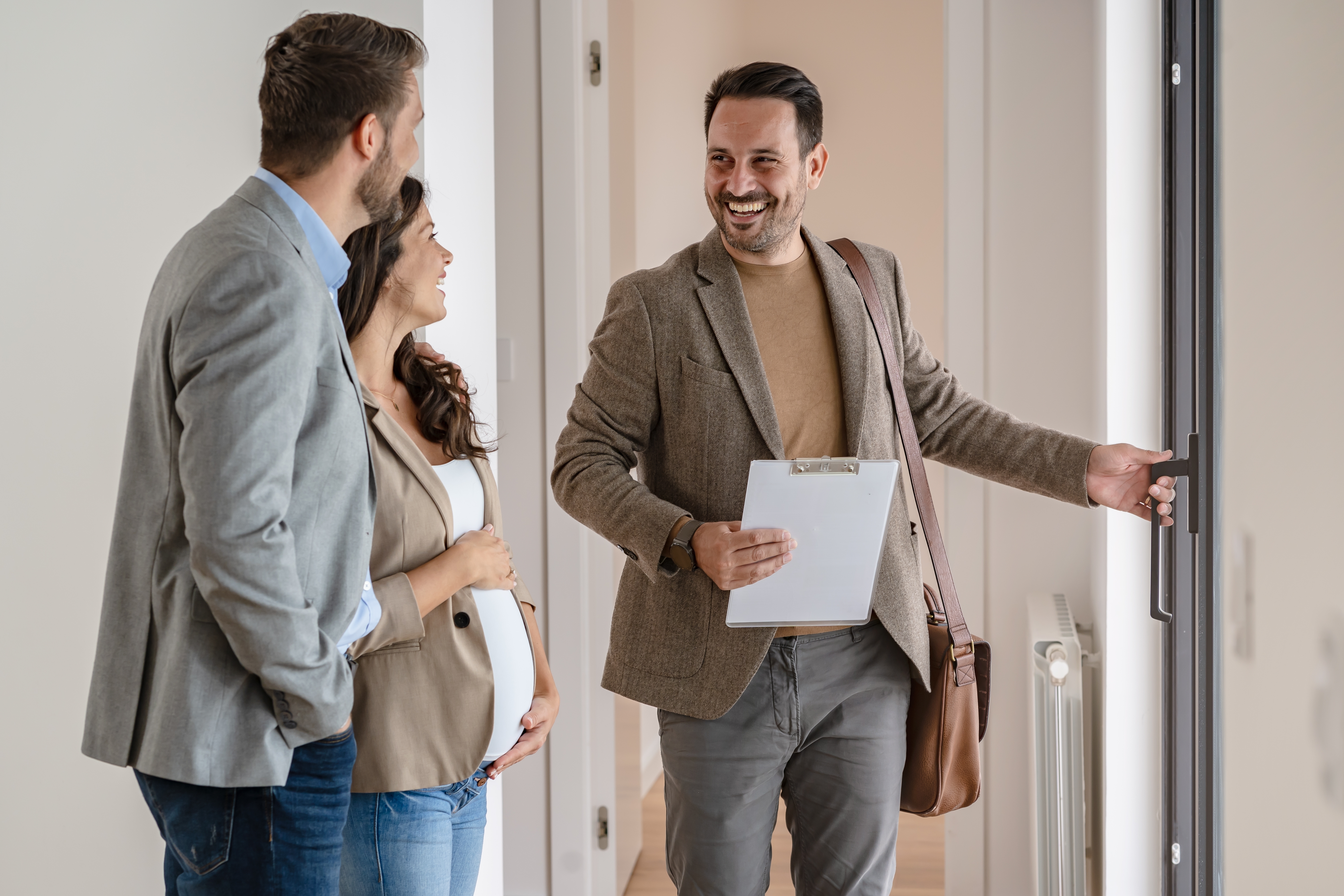 Best Time to View an Apartment for Noise, Expert Says