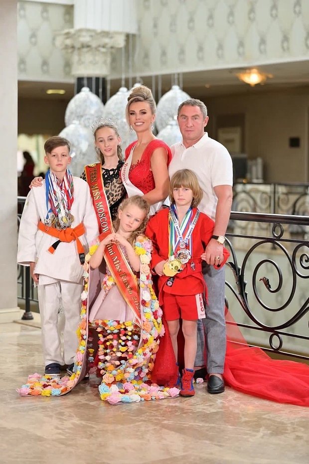 Lyudmila Sekriy with her family. Personal archive of Lyudmila Sekriy