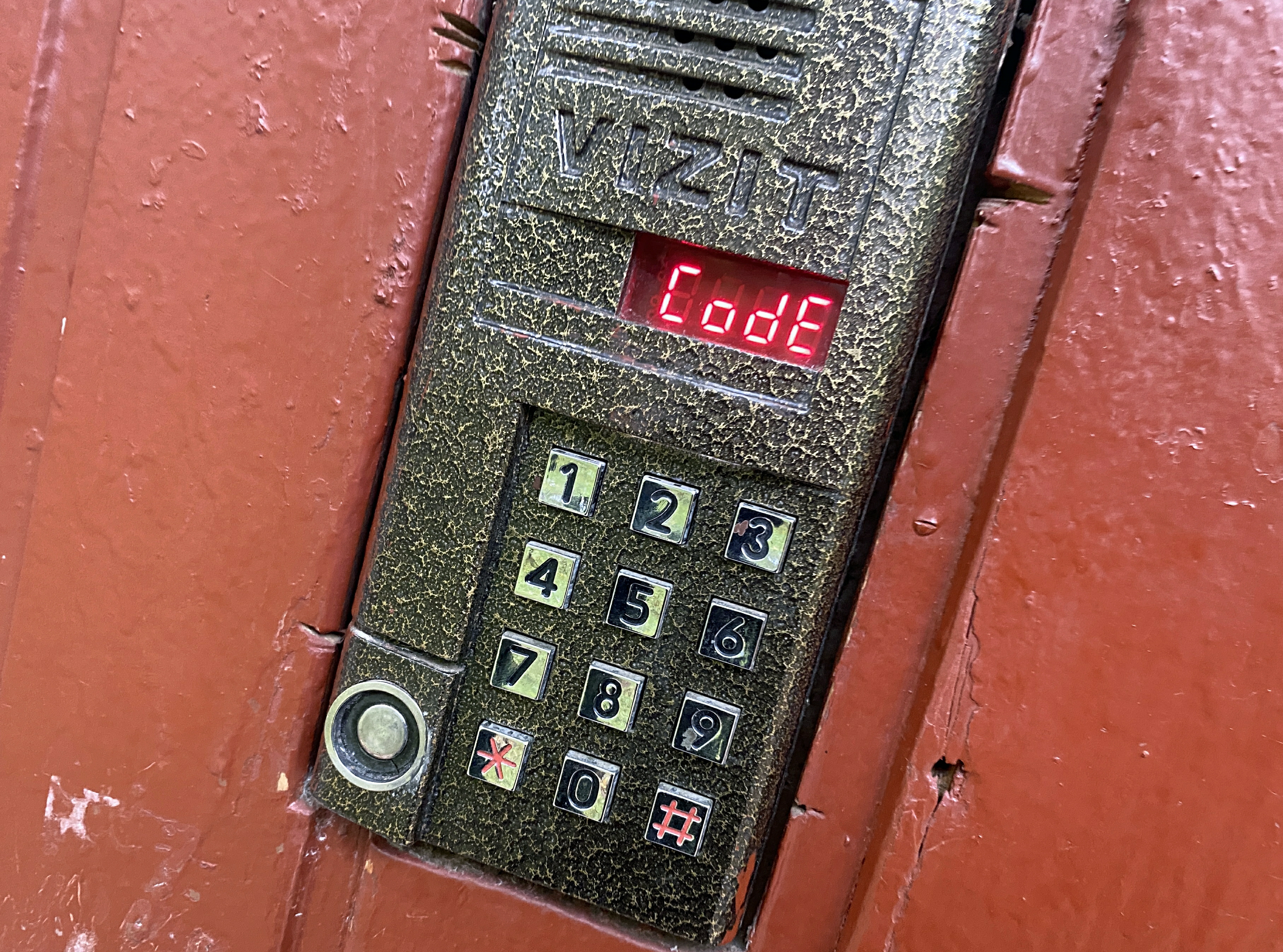 Russian Pensioner Loses $2M Rubles in Intercom Scam