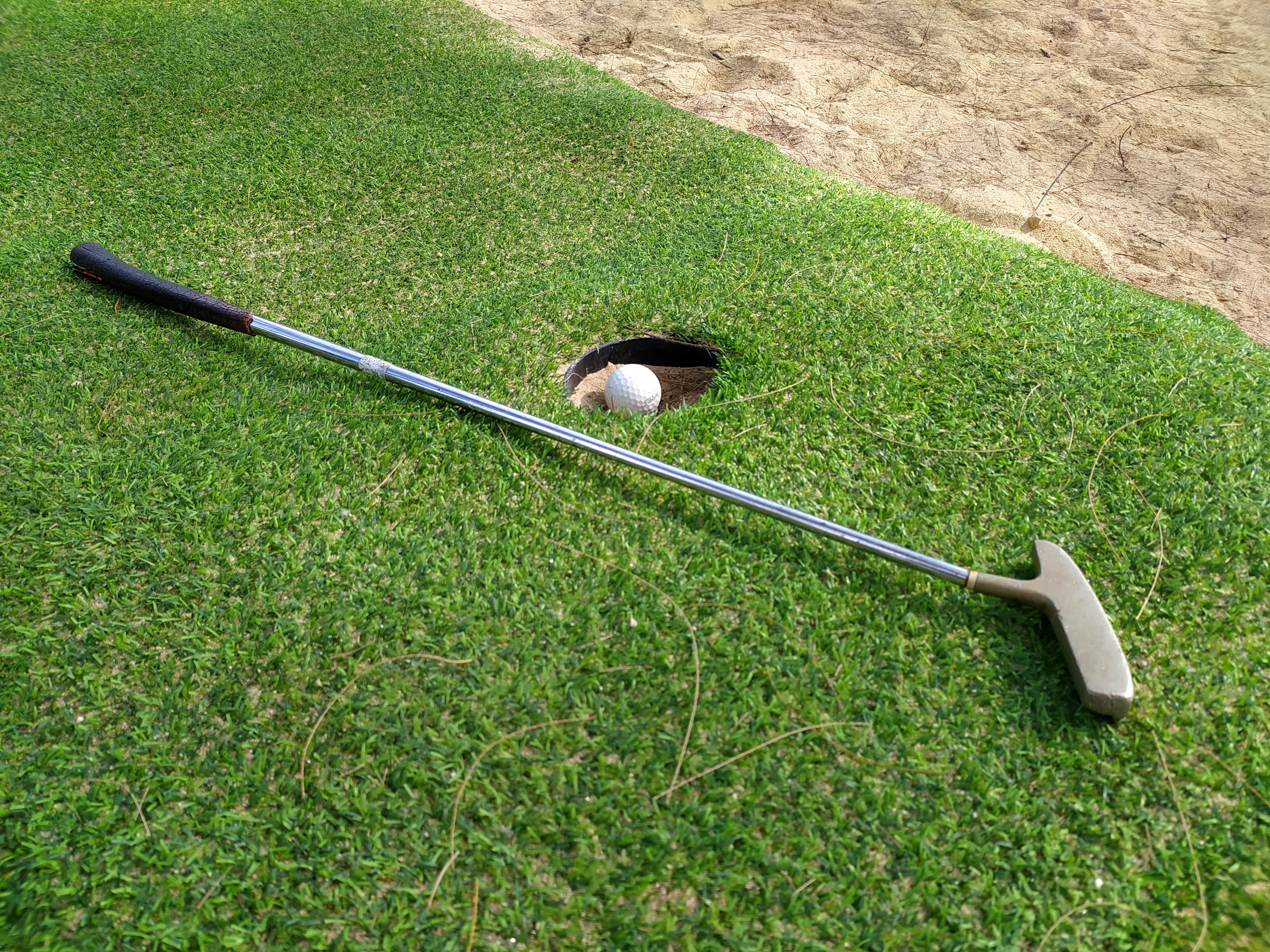 Golfer Survives Lightning Strike to Hand in Ohio