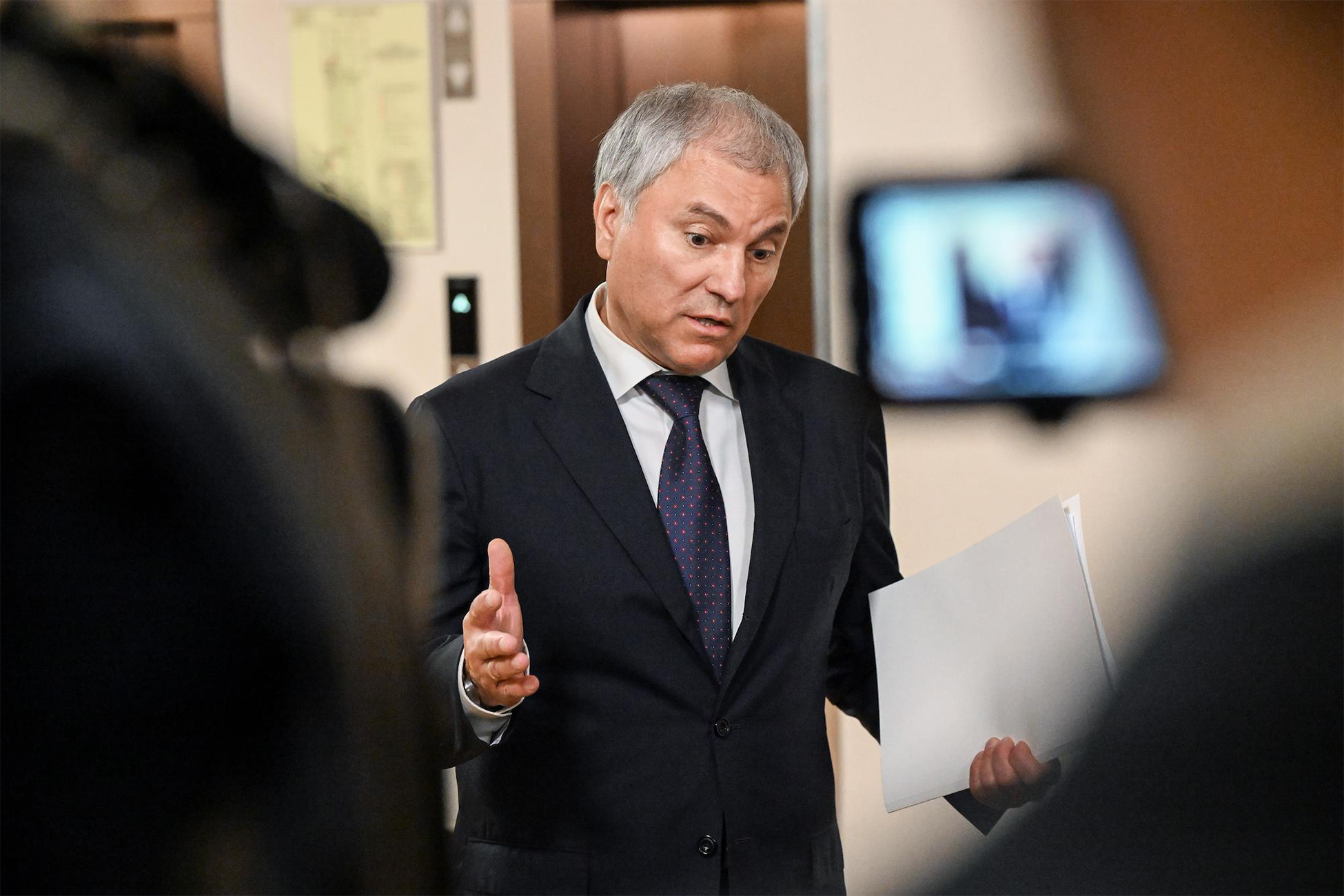 Володин&nbsp; заявил о тысячах прекращенных гражданств мигрантов в России