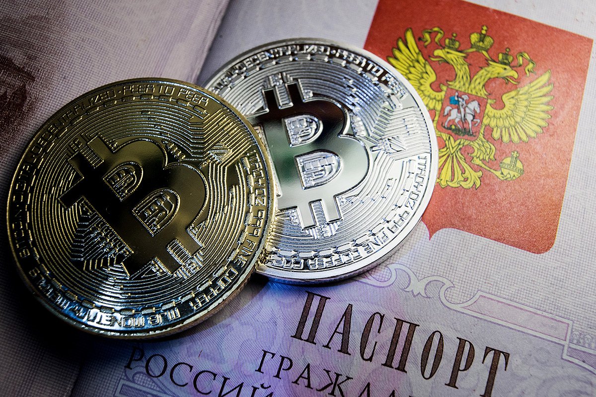 Майнинг — это процесс, при котором участники сети с помощью вычислительных мощностей проверяют и подтверждают транзакции в блокчейне, а за это получают вознаграждение в виде криптовалюты