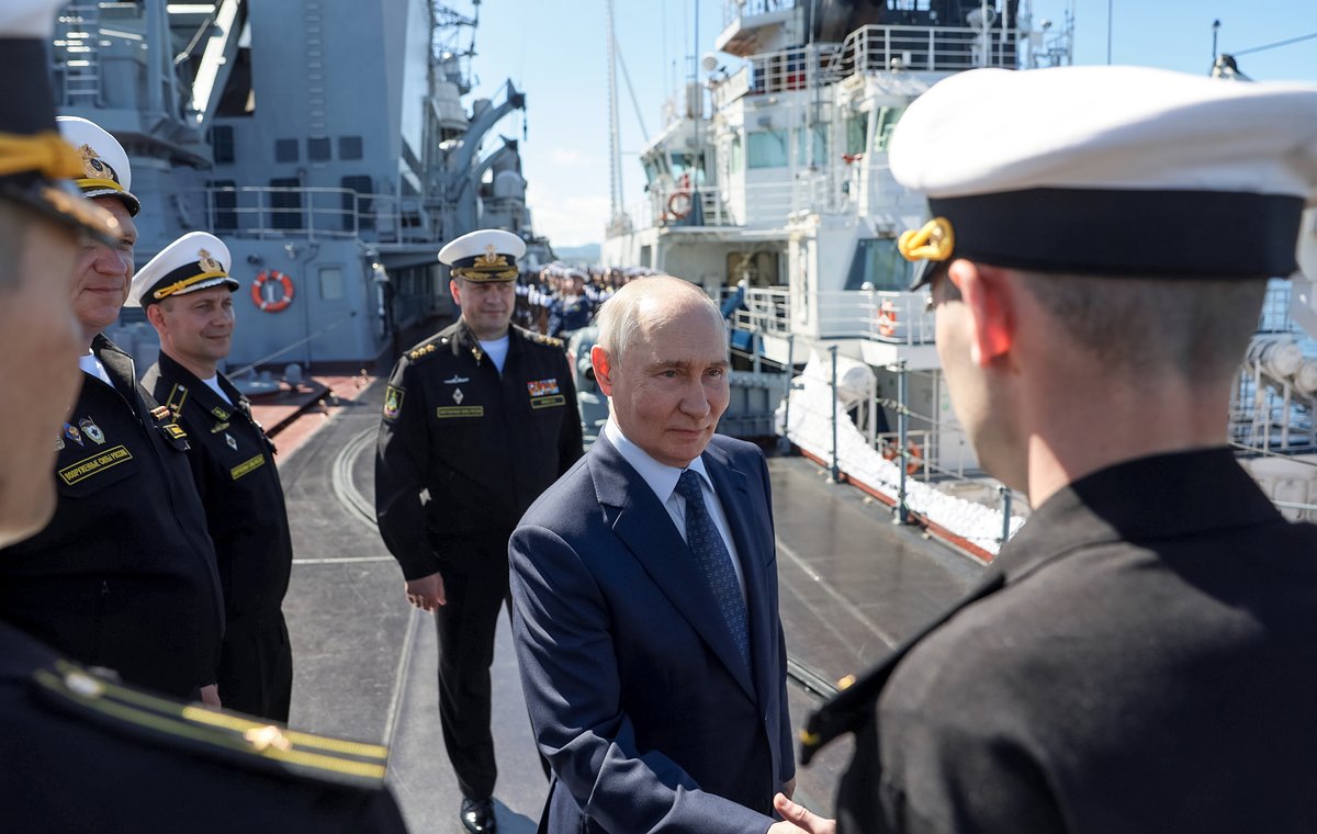 13.08.2026 13 августа 2026. Президент России Владимир Путин на ракетном крейсере